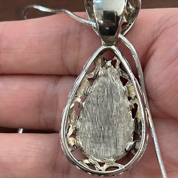 Turquoise silver tone pendant necklace & earring set - Picture 3 of 8